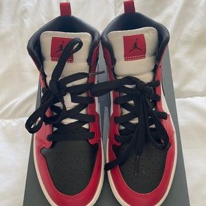 Jordan 1 Nike little kids shoes in size 3Y